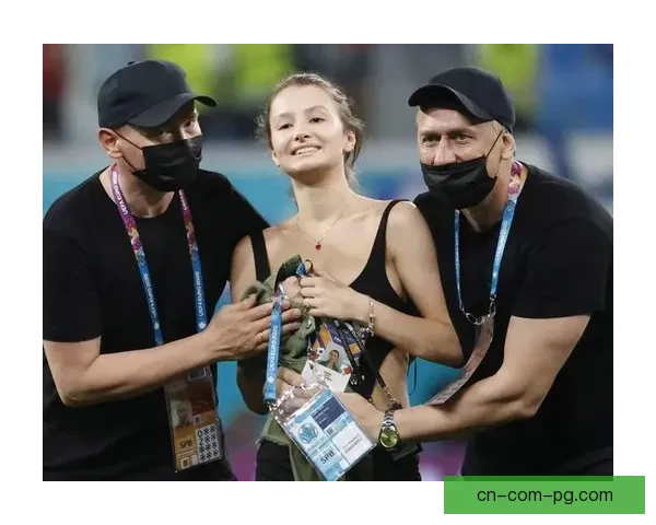 欧洲顶级女足联赛人气爆棚上座率创新高球迷数万涌入球场 欧洲顶级女足联赛人气爆棚上座率创新高球迷数万涌入球场